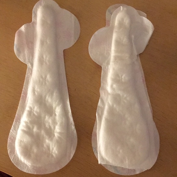 Lot of 24 Carefree Thong Panty Liners with Stay put Wings Regular Unscented - Picture 5 of 5